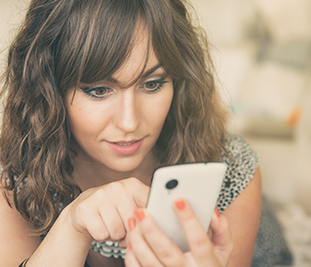 Femme et smartphone